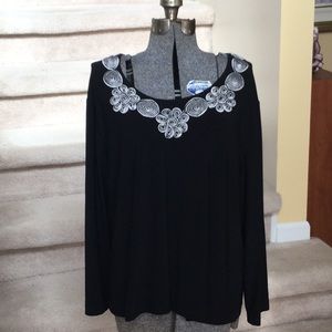 Easy wear scoop neck top with ribbon flower detail